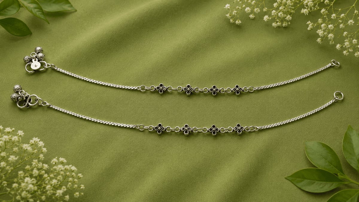 OXIDISED BLACK FLOWER CHARM CHAIN PAYAL