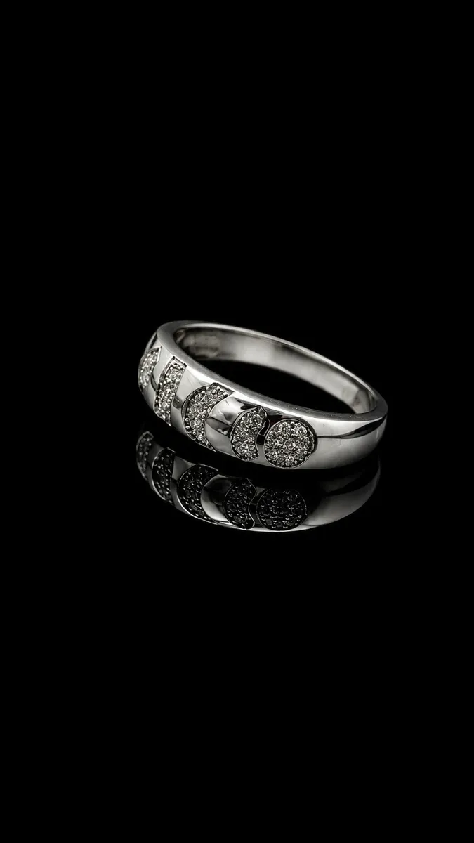 Graduated Circle Pave Band Ring
