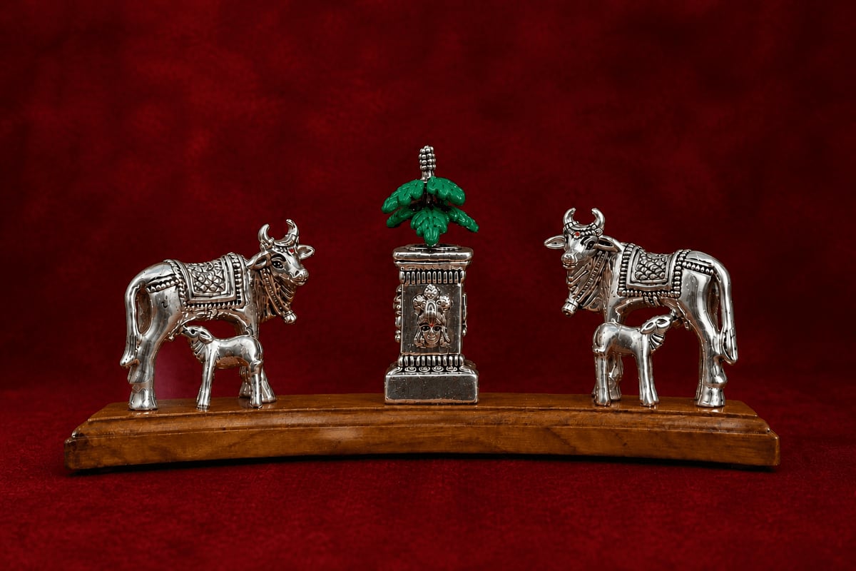 KAMDHENU TULSI WOODSTAND